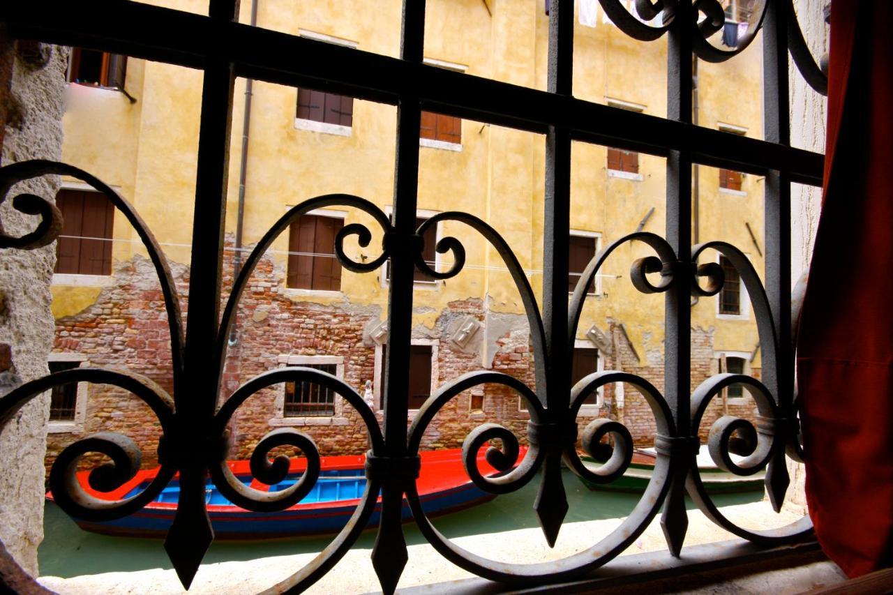 Canal View Flat * Venice